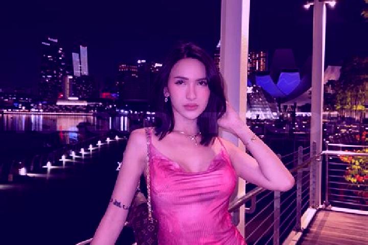 Chloe, 36 — Escort in Greenwich, Australia