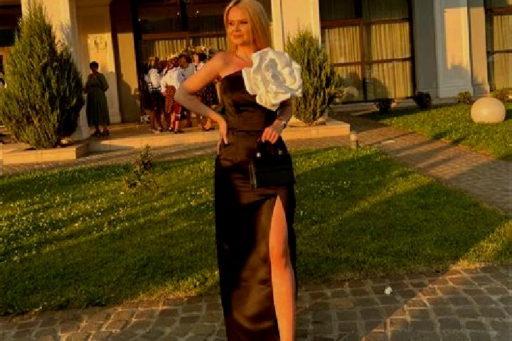 Chloe, 36 — Escort in Sindresti, Romania