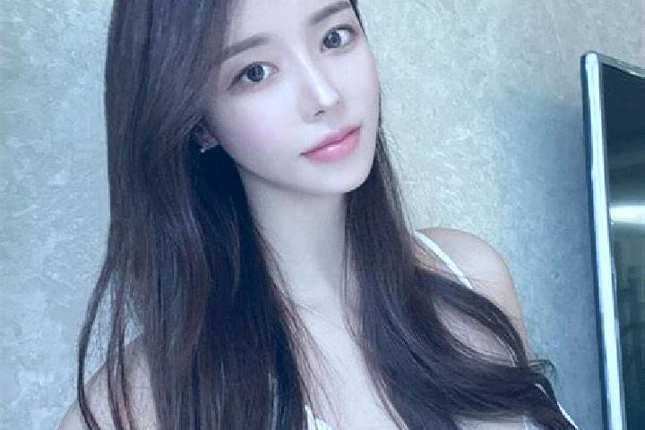 Chloe, 36 — Escort in Songlou, China