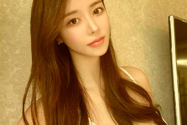 Chloe, 36 — Escort in Sukaimut, Indonesia