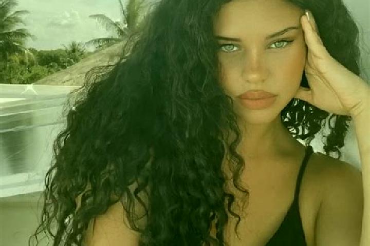 Chloe, 37, a black grey-eyed latina companion based in Lenno. Offering Girlfriend Experience, Massage, Dinner Date, OWO, Prostate Massage. Available for inca...