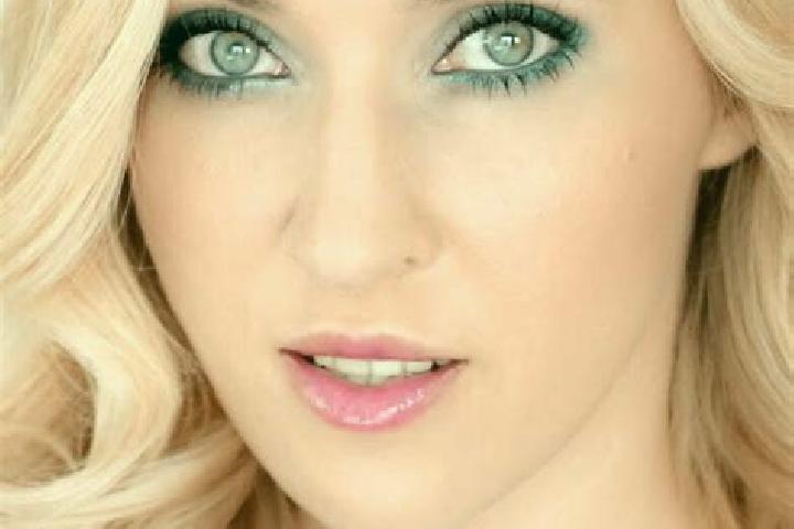 Chloe, 37, a blonde green-eyed latina companion based in Bokhorst. Offering Party Girl, BDSM, Striptease. Available for incall and outcall, day and evening d...