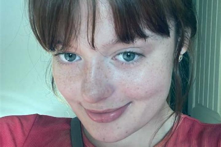 Chloe, 37, a red green-eyed european companion based in Erfelden. Offering BDSM, Striptease. Available for incall and outcall, day and evening dates.