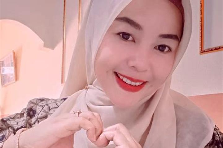 Chloe, 37 — Escort in Kedawung, Indonesia