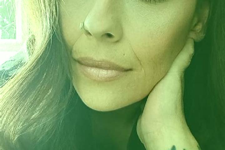 Chloe, 38, a brunette dark-eyed latina companion based in Loeng Nok Tha. Offering Erotic Massage, OWO, Deep French Kissing, Prostate Massage. Available for i...