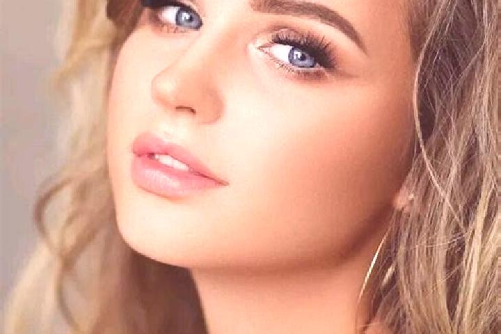 Chloe, 38, a dark blonde blue-eyed european companion based in Mantoudi. Offering 69, Tantra, CIM, Travel Companion. Available for incall and outcall, day an...