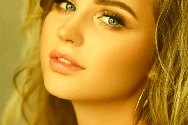 Chloe, 38, a dark blonde blue-eyed mediterranean companion based in French Lick. Offering Couples, Domination, Girlfriend Experience, Striptease. Available f...