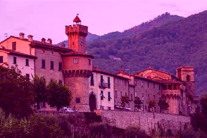 Chloe, 38, a red blue-eyed indian companion based in Castiglione di Garfagnana. Offering Erotic Massage, Prostate Massage, Deep French Kissing. Available for...