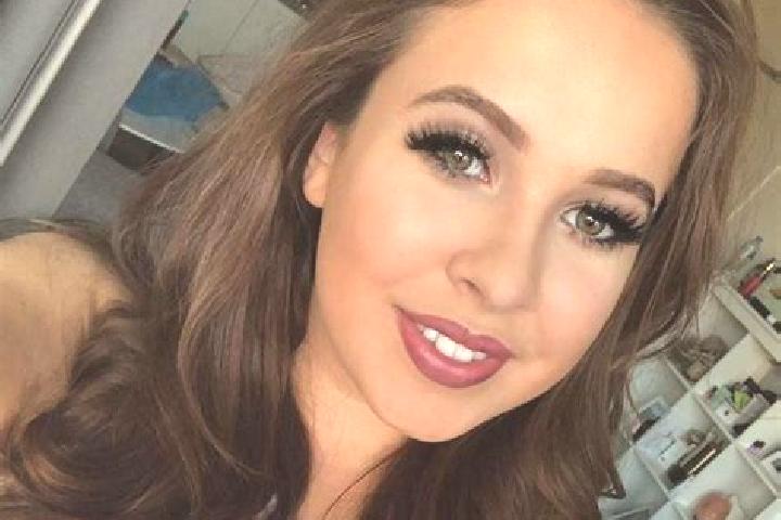 Chloe, 38, a red grey-eyed slavic companion based in Copaceana. Offering Striptease, Couples, GFE. Available for incall and outcall, overnight bookings avail...