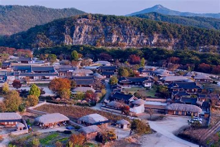 Chloe, 38 — Escort in Hahoe-dong, North Korea