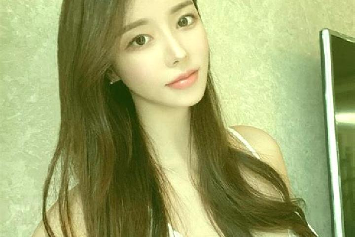 Chloe, 38 — Escort in Hangwula, China
