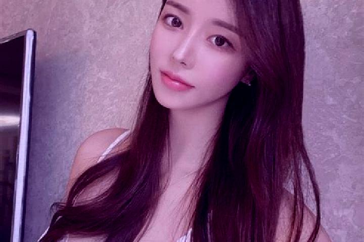 Chloe, 38 — Escort in Qianfang, China