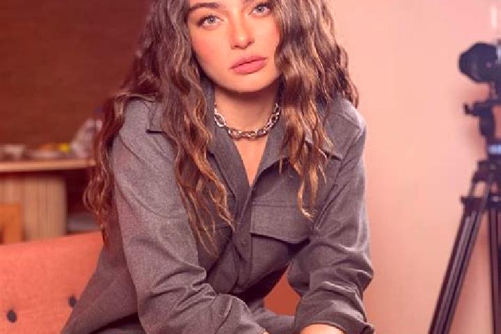 Chloe, 38 — Escort in Turan, Russia