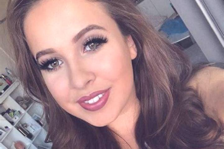 Chloe, 39, a red brown-eyed slavic companion based in Banda. Offering Deep French Kissing, Duos, Party Girl. Available for incall and outcall, overnight book...