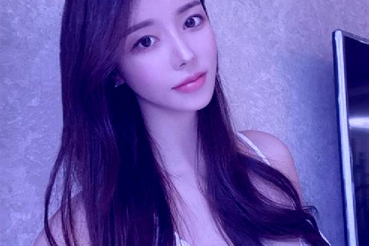 Chloe, 39 — Escort in Meobesi, Indonesia