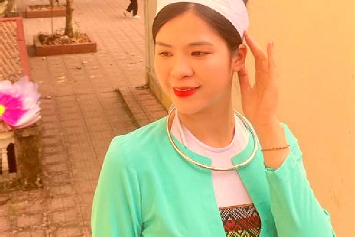 Chloe, 39 — Escort in Muong Khen, Vietnam