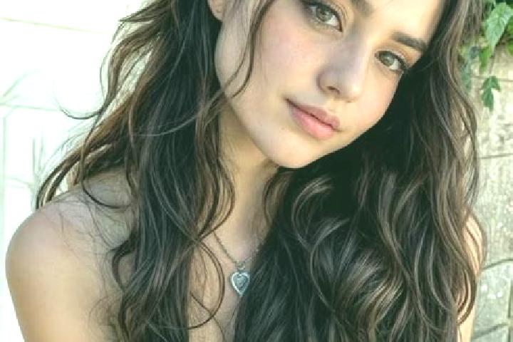 Clara, 20, a auburn hazel-eyed caribbean companion based in Malu Mare. Offering Striptease, Domination, Erotic Massage, GFE. Available for incall and outcall...