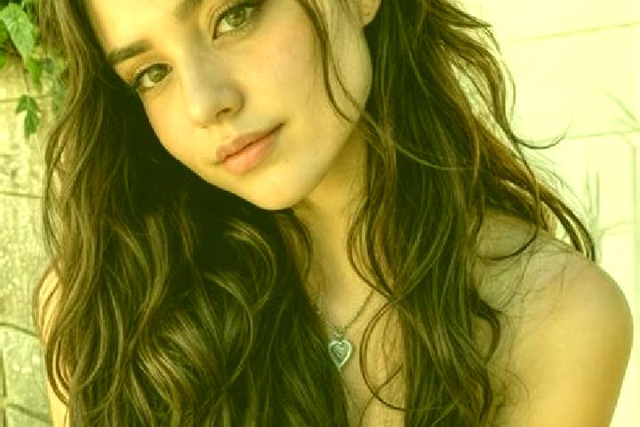 Clara, 20, a auburn hazel-eyed european companion based in Chalo-Saint-Mars. Offering OWO, Deep French Kissing, Massage, Couples. Available for incall and ou...