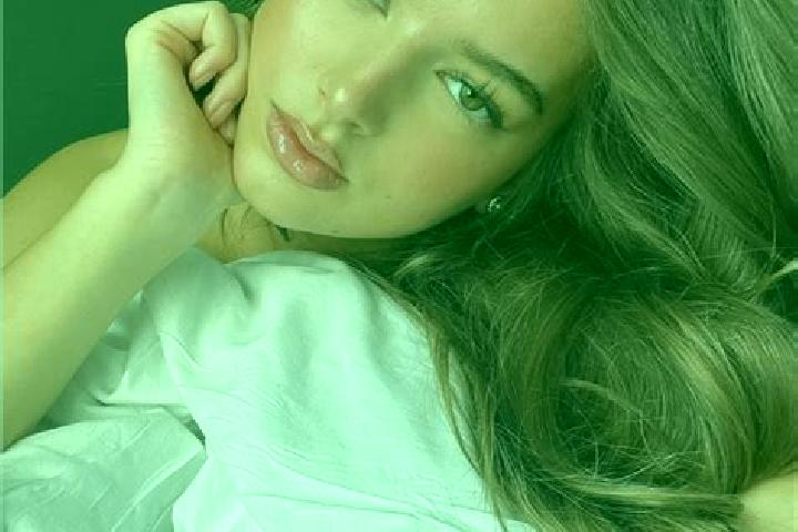 Clara, 20, a chestnut green-eyed latina companion based in Ath Thumamah Khamsun. Offering BDSM, Fetish, Travel Companion, Duos. Available for incall and outc...