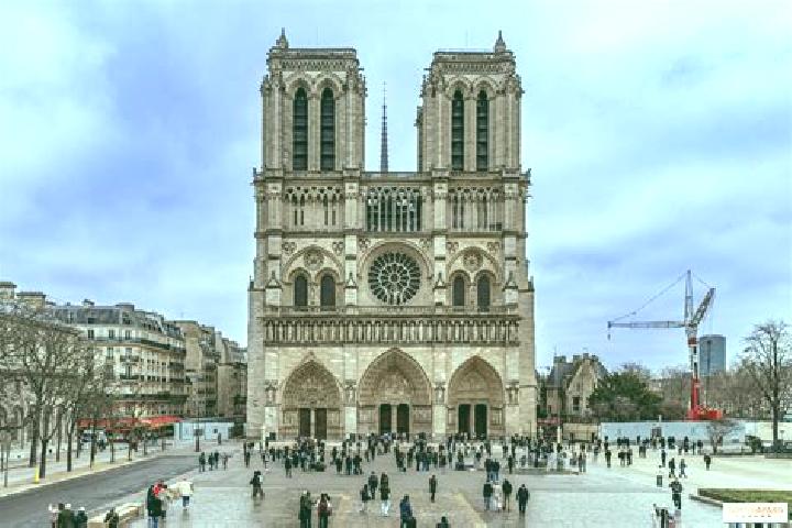 Clara, 20 — Escort in Chaufour-Notre-Dame, France