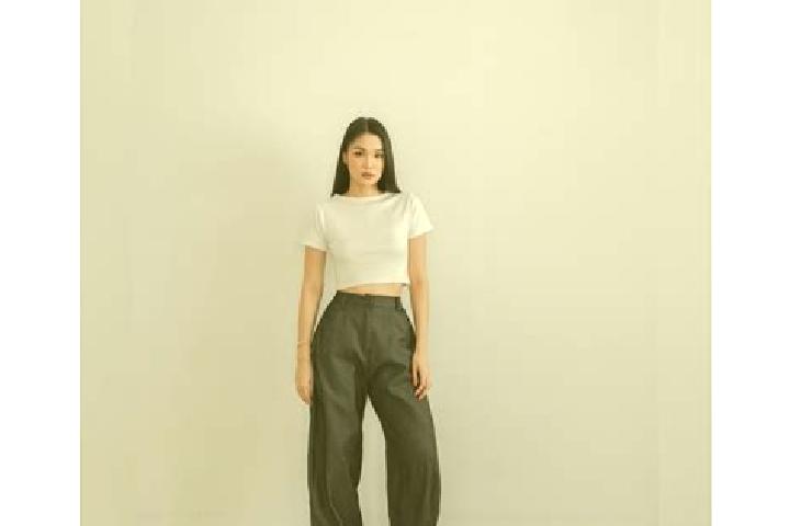 Clara, 20 — Escort in Mauta, Indonesia