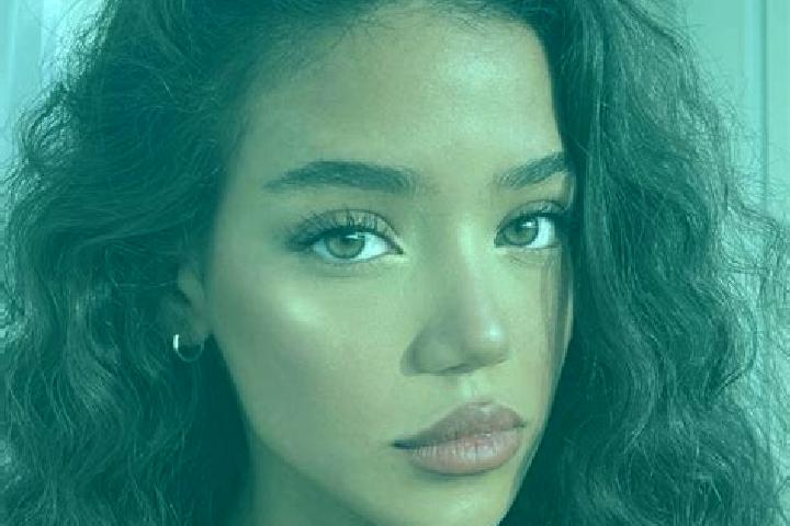 Clara, 21, a black brown-eyed mixed companion based in Remich. Offering OWO, Travel Companion, Duos. Available for incall and outcall, day and evening dates.