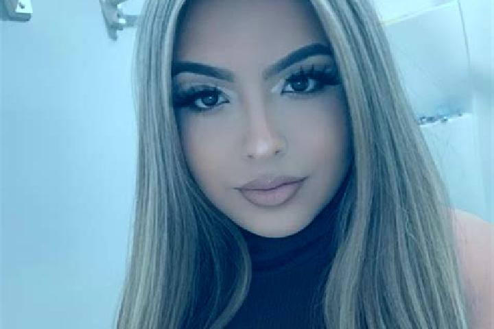 Clara, 21, a blonde amber-eyed latina companion based in Maygatasan. Offering Couples, Striptease, GFE. Available for incall and outcall, day and evening dates.