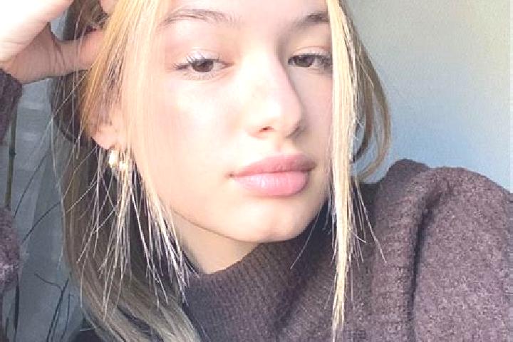 Clara, 21, a blonde brown-eyed middle eastern companion based in Soorts. Offering Couples, Dinner Date, Travel Companion. Available for incall and outcall, o...