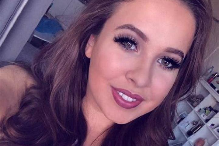 Clara, 21, a dark blonde dark-eyed caucasian companion based in Billingshurst. Offering Striptease, Girlfriend Experience, GFE. Available for incall and outc...