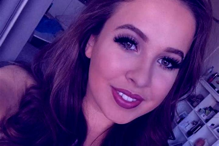 Clara, 21, a red dark-eyed mixed companion based in Kamal Pur Majra Burari. Offering GFE, Party Girl, Deep French Kissing. Available for incall and outcall, ...