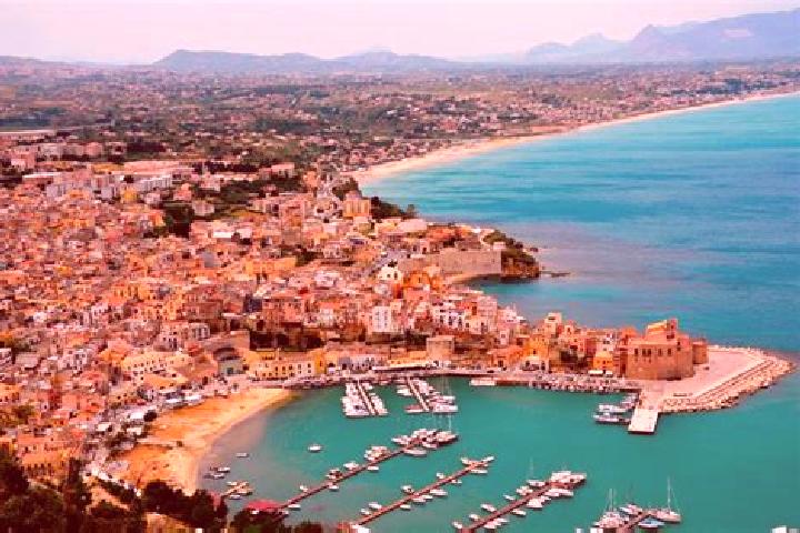 Clara, 21 — Escort in Castellammare del Golfo, Italy