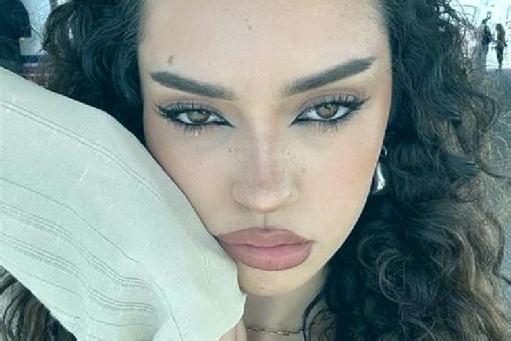 Clara, 21 — Escort in Danila, Romania