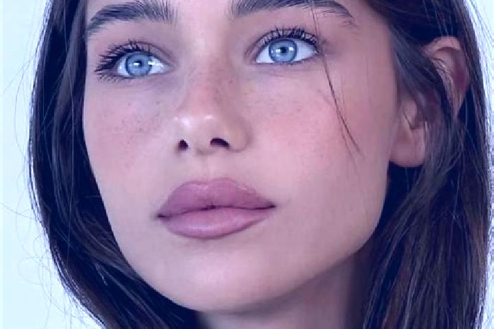 Clara, 22, a brunette grey-eyed european companion based in Dingras. Offering Duos, Prostate Massage, Erotic Massage, Striptease, Couples. Available for inca...