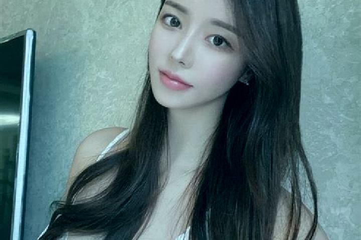 Clara, 22 — Escort in De an, China