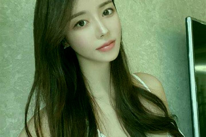 Clara, 22 — Escort in Hexiangqiao, China