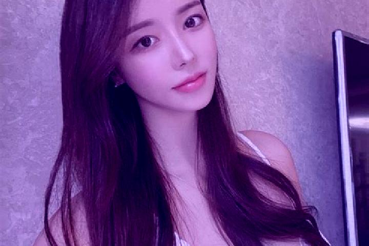 Clara, 22 — Escort in Na erhong, China