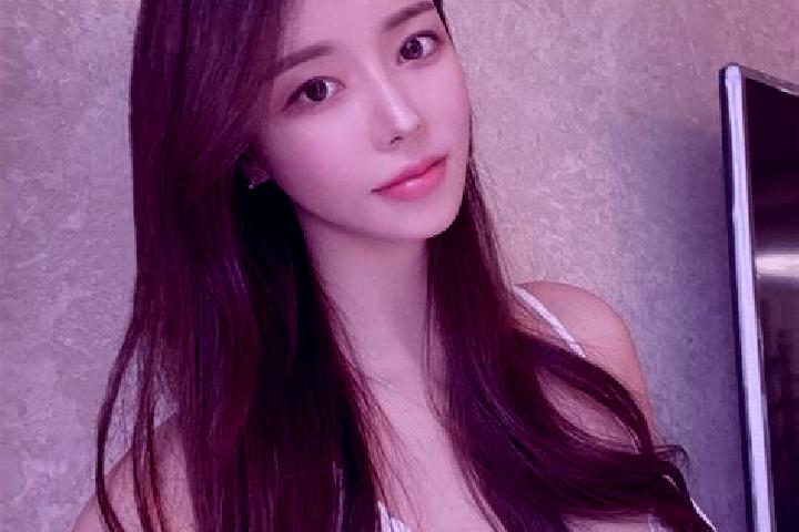 Clara, 22 — Escort in Sawyerwood, United States