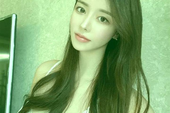 Clara, 22 — Escort in Yartang, China