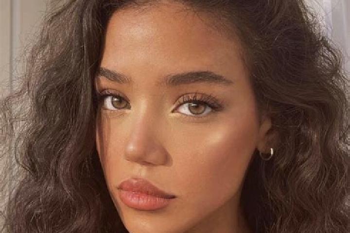Clara, 23, a black brown-eyed indian companion based in Solt. Offering Travel Companion, Party Girl, Duos, CIM. Available for incall and outcall, day and eve...