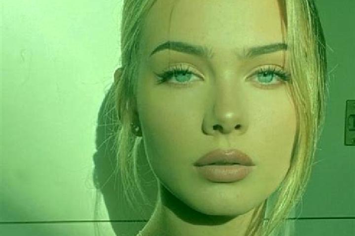 Clara, 23, a black grey-eyed european companion based in Hueyotlipan. Offering Girlfriend Experience. Available for incall and outcall, day and evening dates.