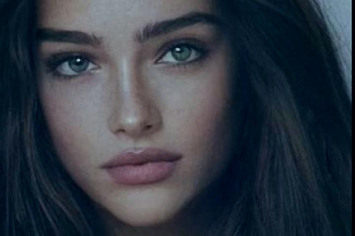 Clara, 23, a chestnut grey-eyed caucasian companion based in San Cristobal Cucho. Offering Deep French Kissing, Tantra. Available for incall and outcall, day...