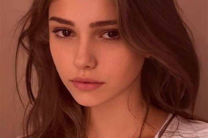 Clara, 23, a chestnut hazel-eyed slavic companion based in Haut Divajeu. Offering OWO, Roleplay, Overnight. Available for incall and outcall, day and evening...
