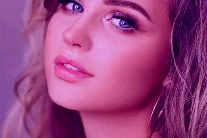 Clara, 23, a dark blonde blue-eyed european companion based in Massasso-Bas-Yani. Offering Domination, OWO, Party Girl, Girlfriend Experience, Travel Compani...