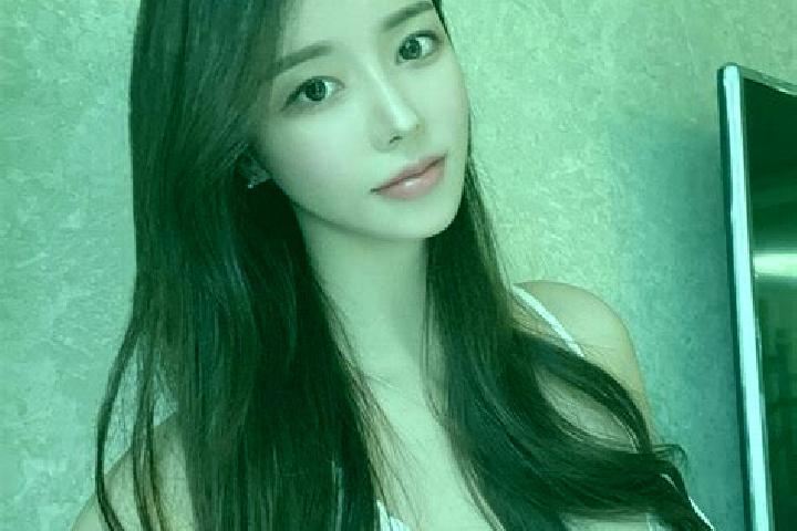 Clara, 23 — Escort in Chaolian, China