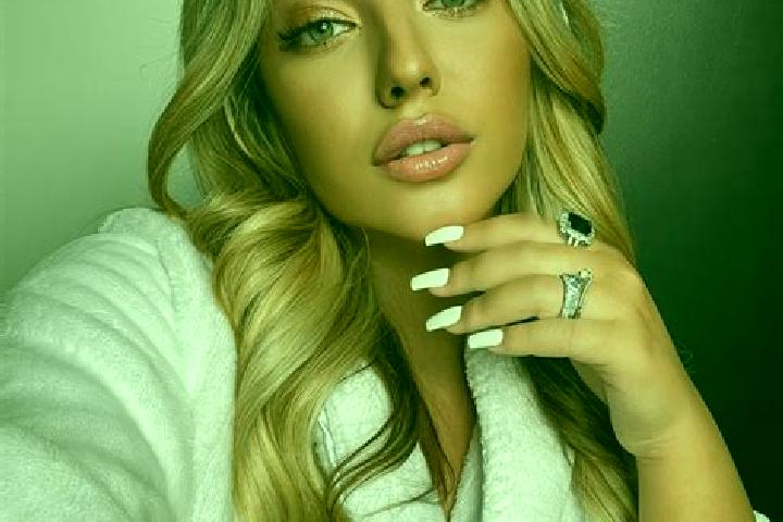 Clara, 23 — Escort in Corpadea, Romania