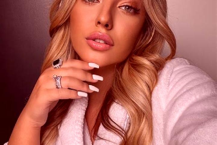 Clara, 23 — Escort in Luntas, Indonesia