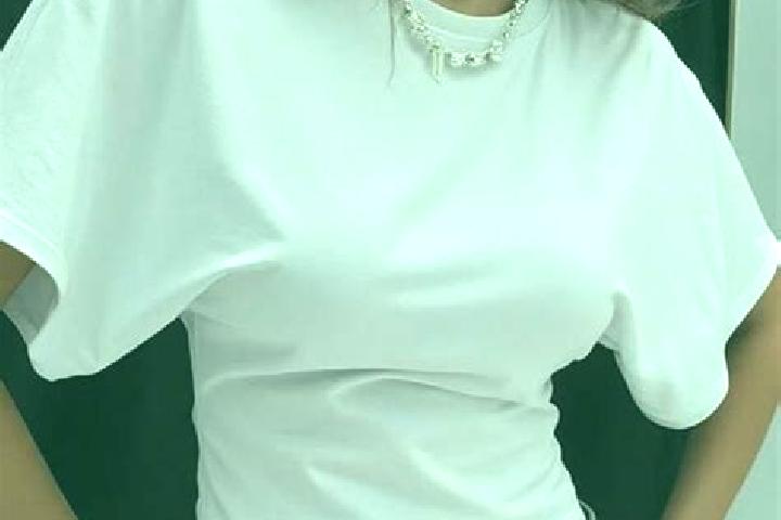 Clara, 23 — Escort in Mouen, France