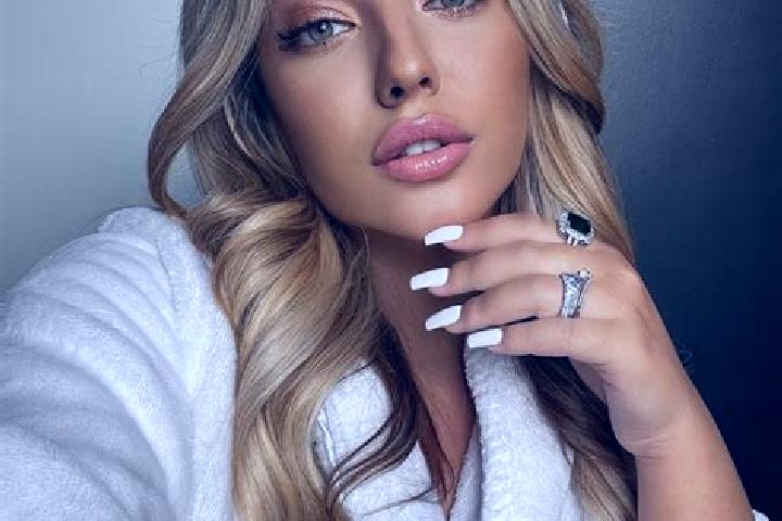 Clara, 23 — Escort in Rozsoshentsi, Ukraine