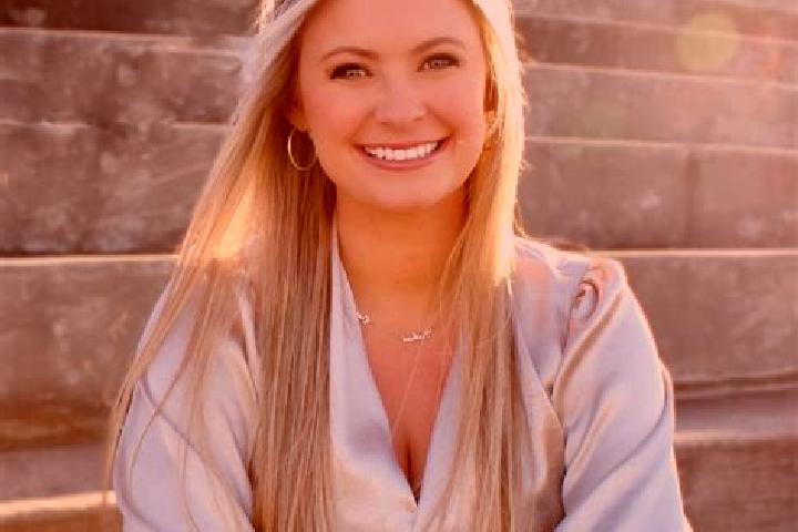 Clara, 23 — Escort in Waveland, United States