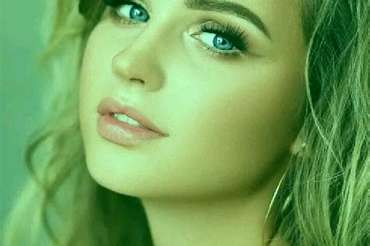 Clara, 24, a dark blonde blue-eyed caucasian companion based in Sacuieu. Offering Tantra, Prostate Massage, Massage. Available for incall and outcall, day an...
